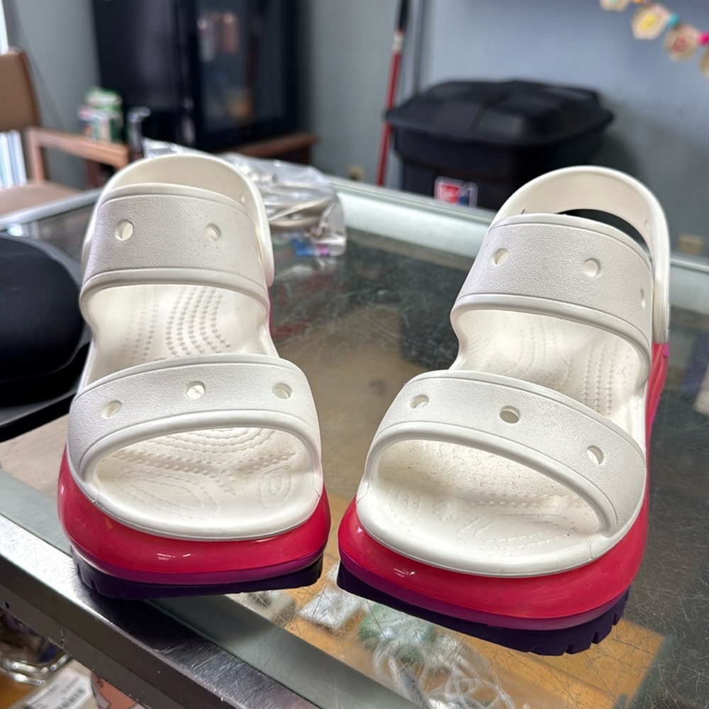 CROCS White and Pink Sandals Sporty Comfort Design